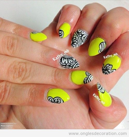 Déco sur ongles pour l'été, jaune en néon et noir et blanc